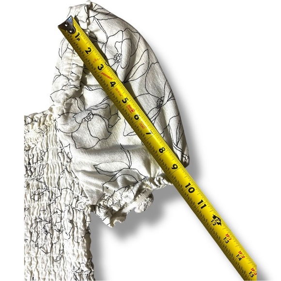 Monteau Los Angles White & Black Floral Line Pattern Puff Sleeves Smocked Blouse - Picture 14 of 16